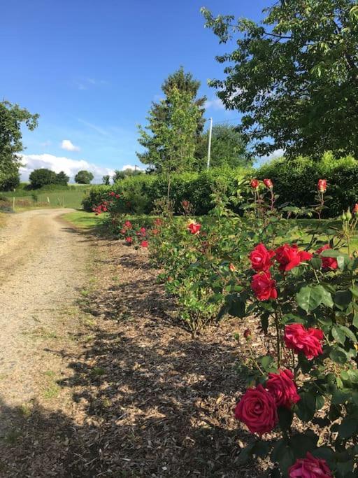 Les Cresnays Gite De La Poupardiere, Maison De Campagne En Bordure De Riviere - 2 Nuits Minimumヴィラ エクステリア 写真