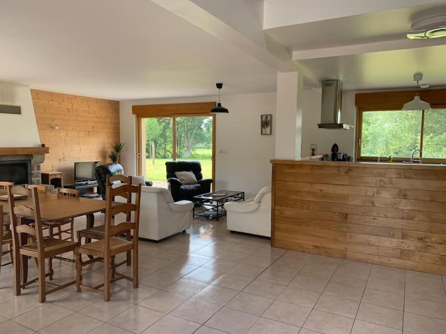 Les Cresnays Gite De La Poupardiere, Maison De Campagne En Bordure De Riviere - 2 Nuits Minimumヴィラ エクステリア 写真