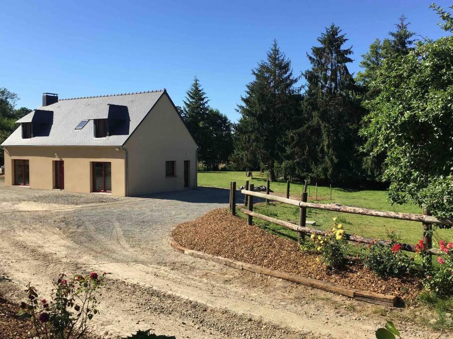Les Cresnays Gite De La Poupardiere, Maison De Campagne En Bordure De Riviere - 2 Nuits Minimumヴィラ エクステリア 写真